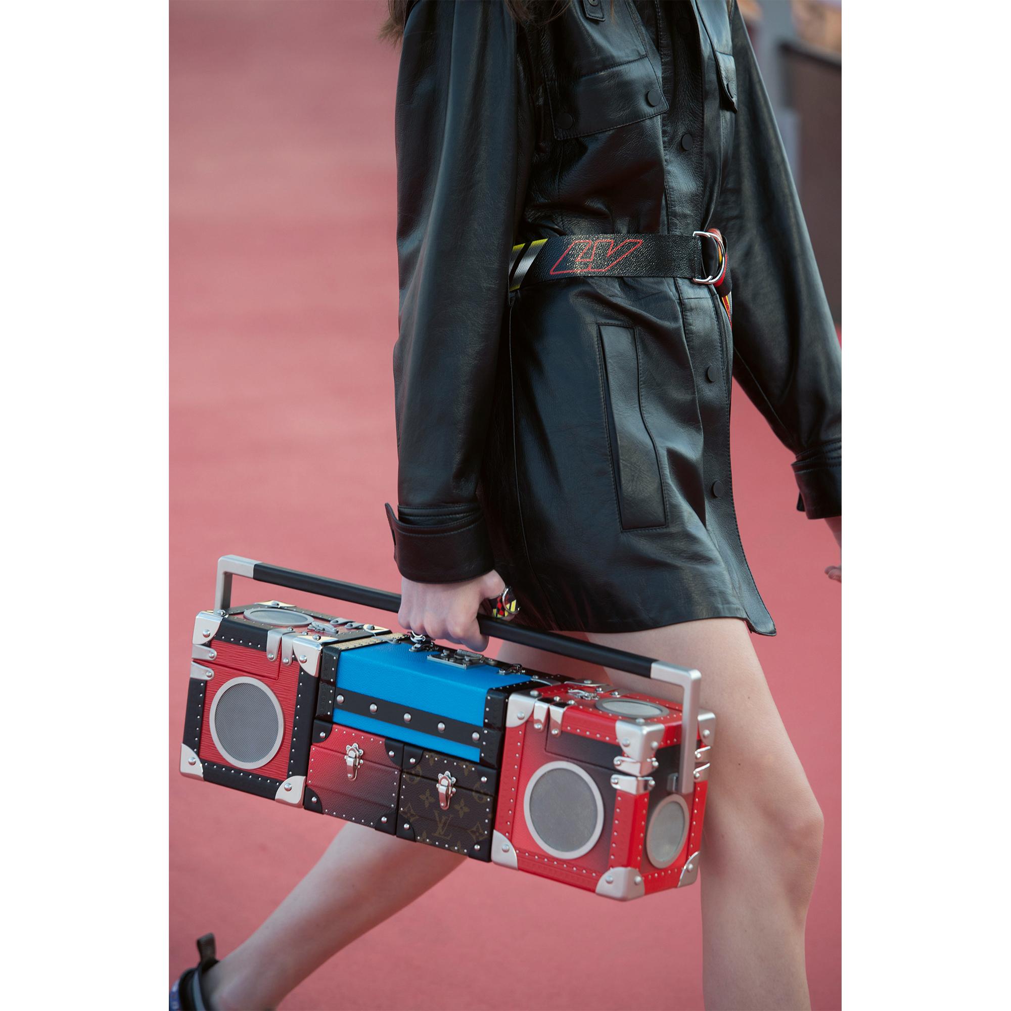  Livres Beaux Livres Louis Vuitton Catwalk | Louis Vuitton ® (Zoom produit)