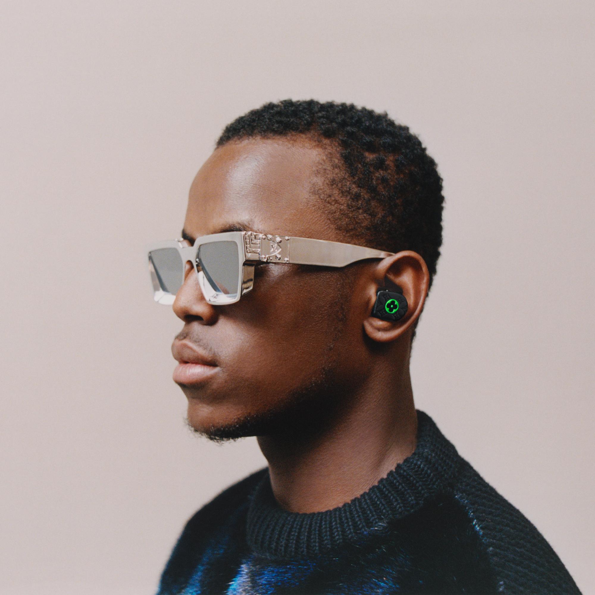 Louis Vuitton Horizon Black \u0026 Neon Green Earphones - Art Of Living - Tech  Objects and Accessories | LOUIS VUITTON ®