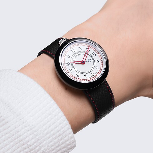 Louis Vuitton Monterey, automatique, 37mm, céramique et acier vue ambiance