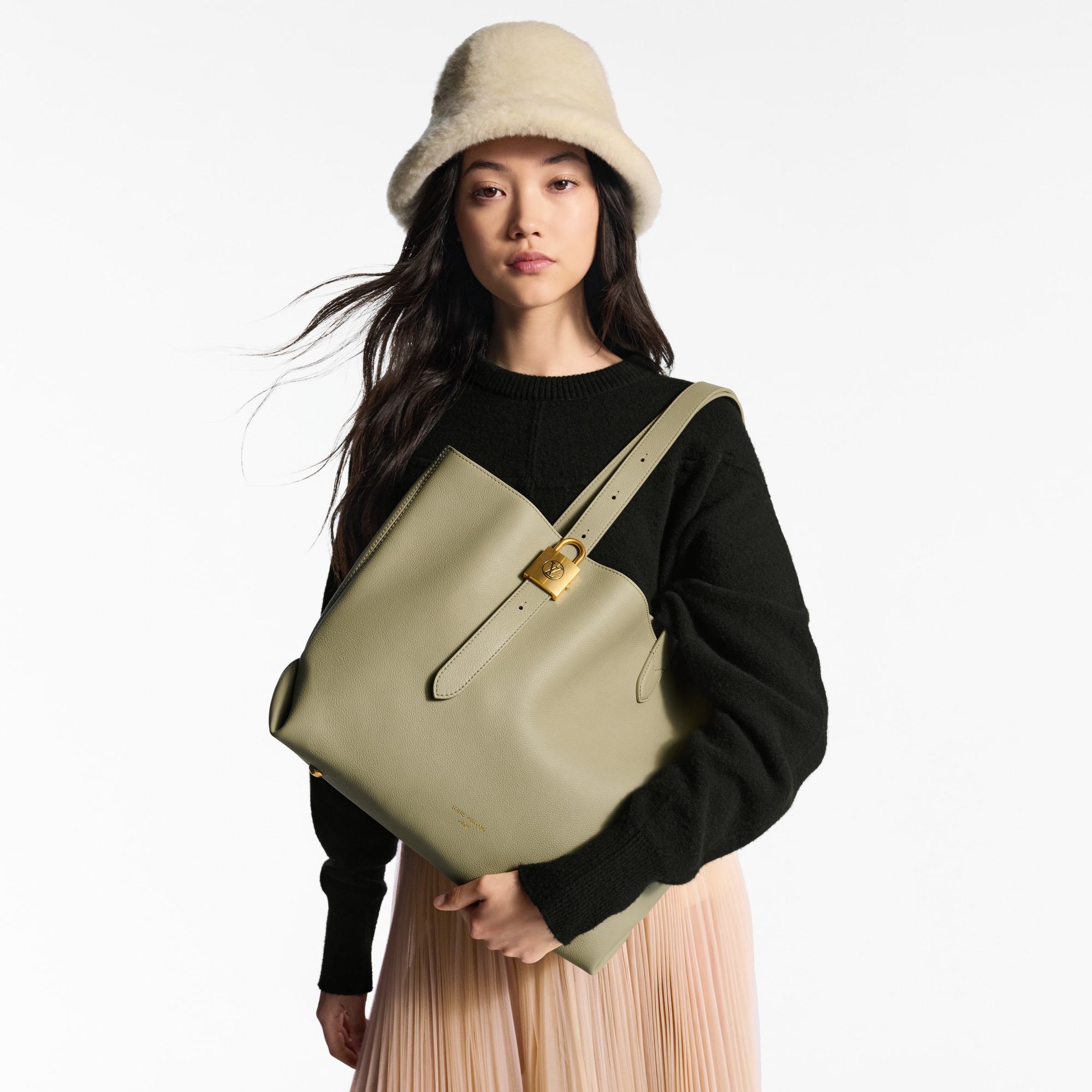 Low Key Handbags All Handbags Low Key Cabas MM | Louis Vuitton ® (Product zoom)