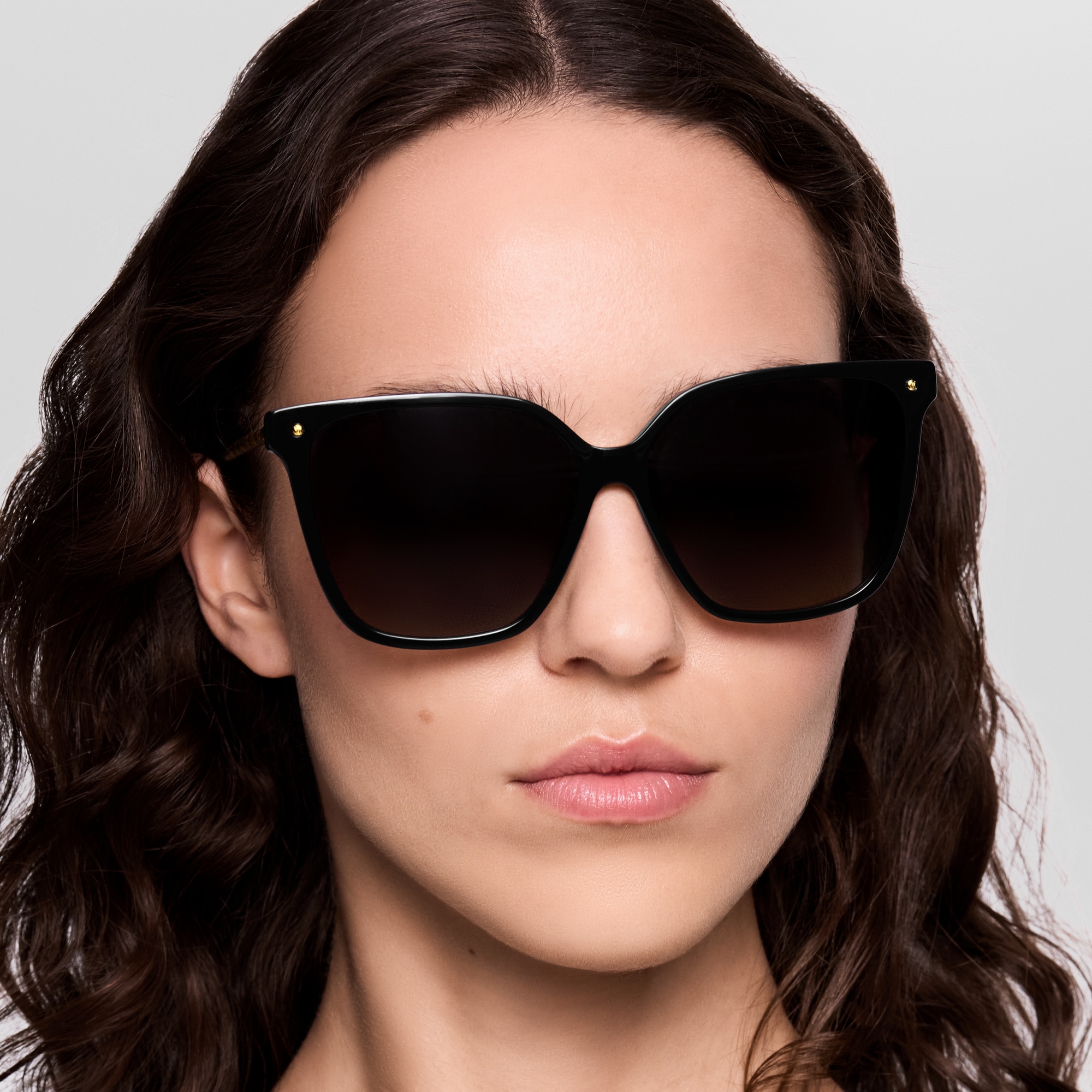 S00 Cadeaux de la Saint-Valentin pour Femme } Lunettes de soleil carrées LV First | Louis Vuitton ® (Zoom produit)