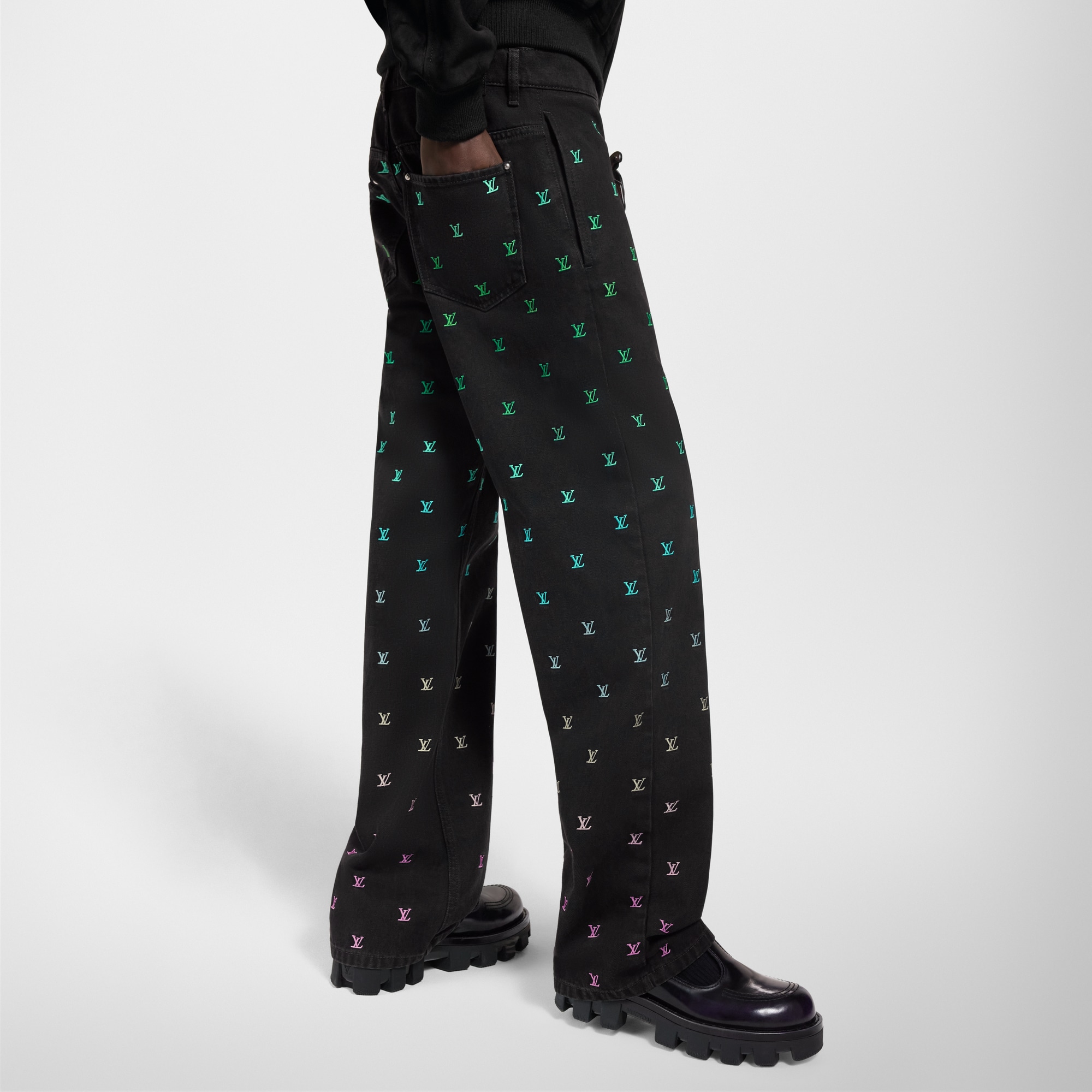  Ready-to-Wear Denim LV Blason Gradient Embroidered Denim Skate Pants | Louis Vuitton ® (Product zoom)