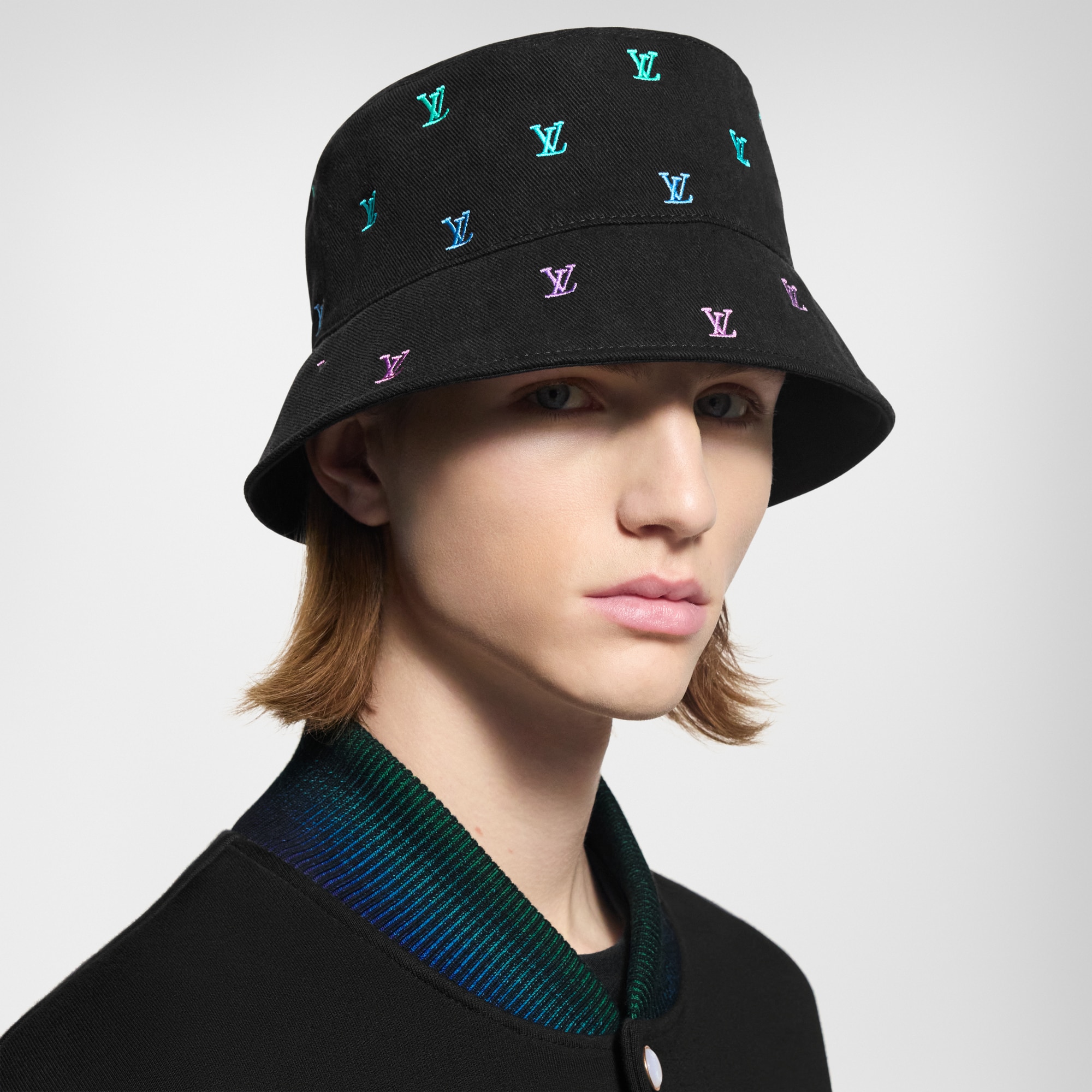 S00 Accessories Hats, Beanies and Gloves LV Blason Shading Denim Reversible Bucket Hat | Louis Vuitton ® (Product zoom)
