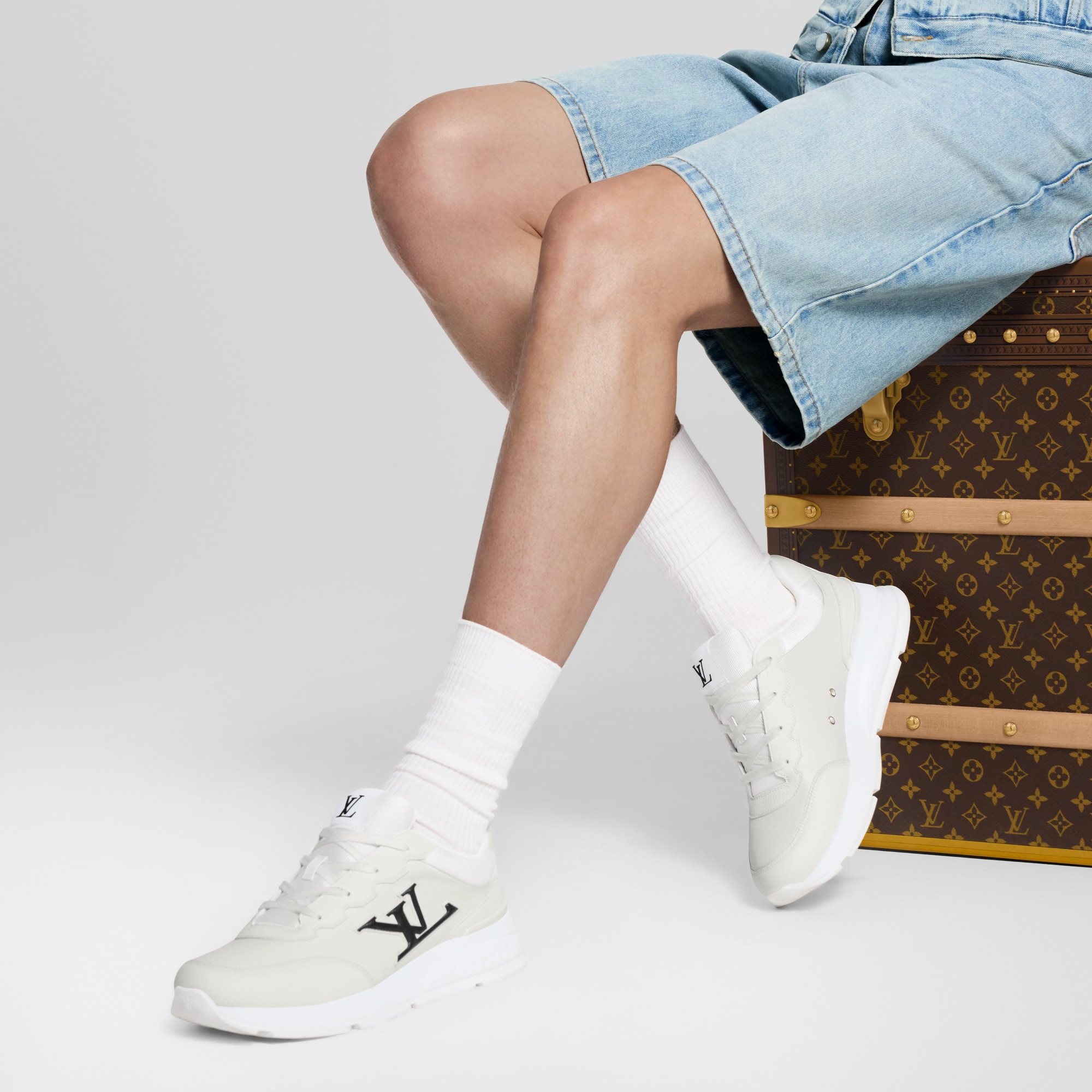  Shoes Sneakers LV Classic Sneaker | Louis Vuitton ® (Product zoom)