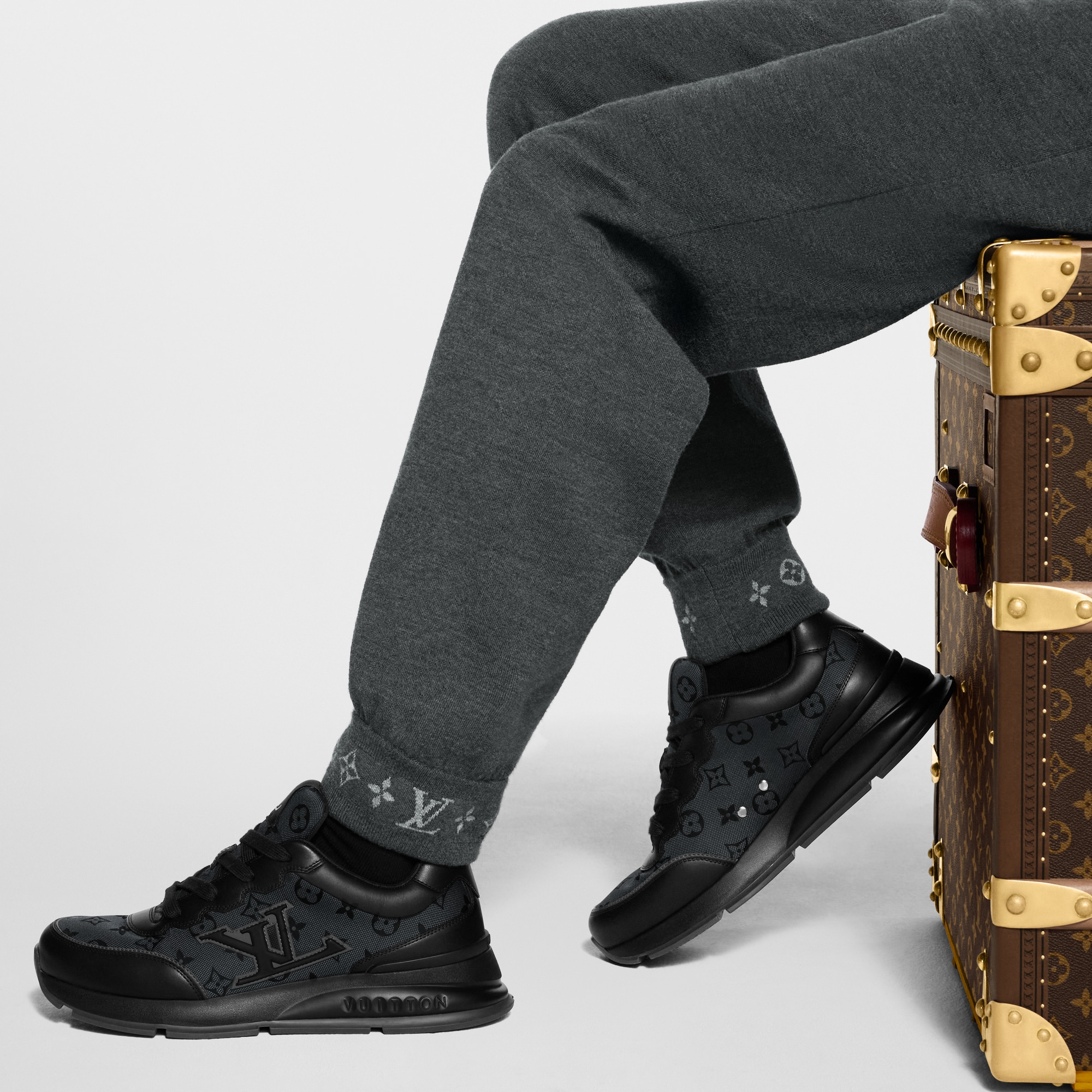  Shoes Sneakers LV Classic Sneaker | Louis Vuitton ® (Product zoom)