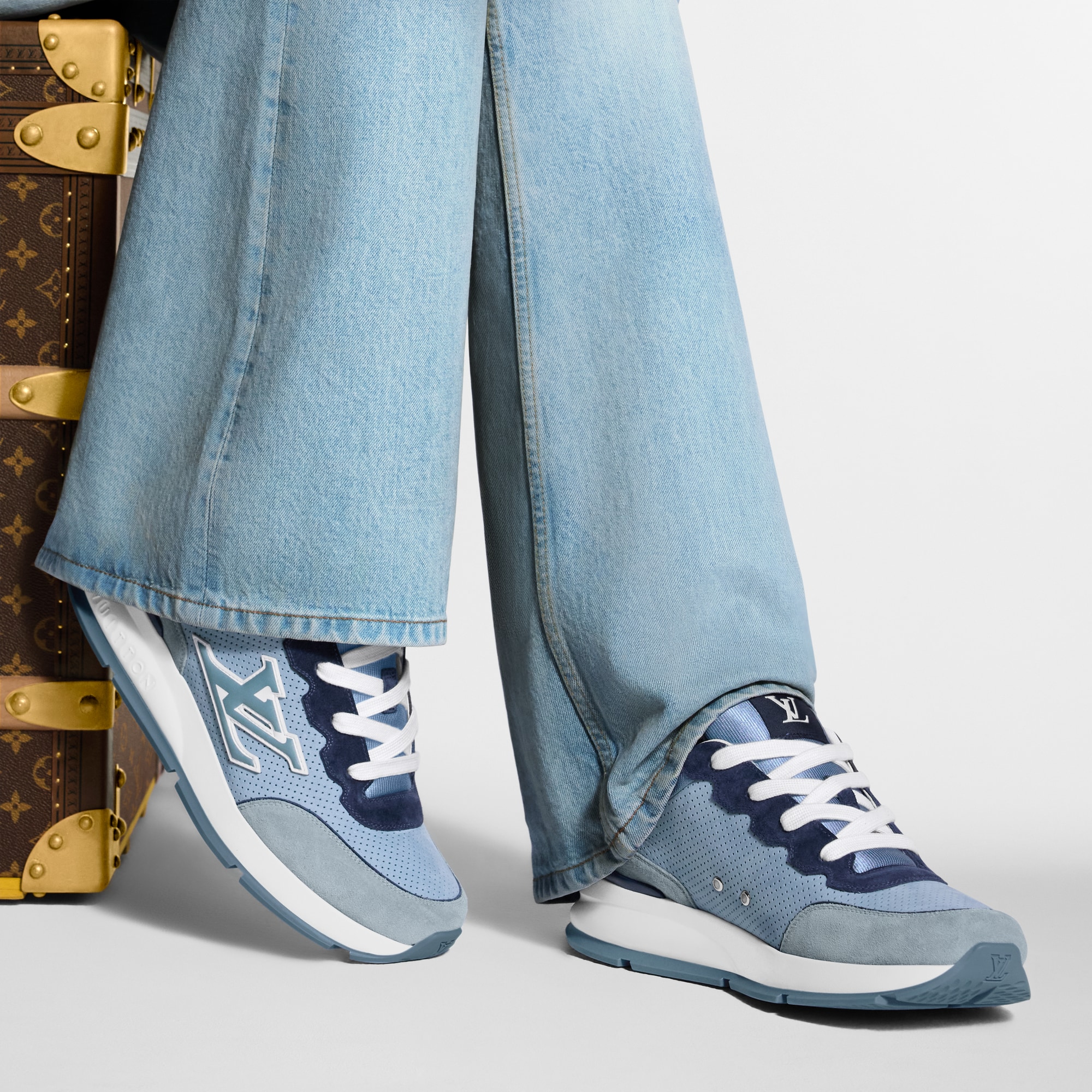  Shoes Sneakers LV Classic Sneaker | Louis Vuitton ® (Product zoom)