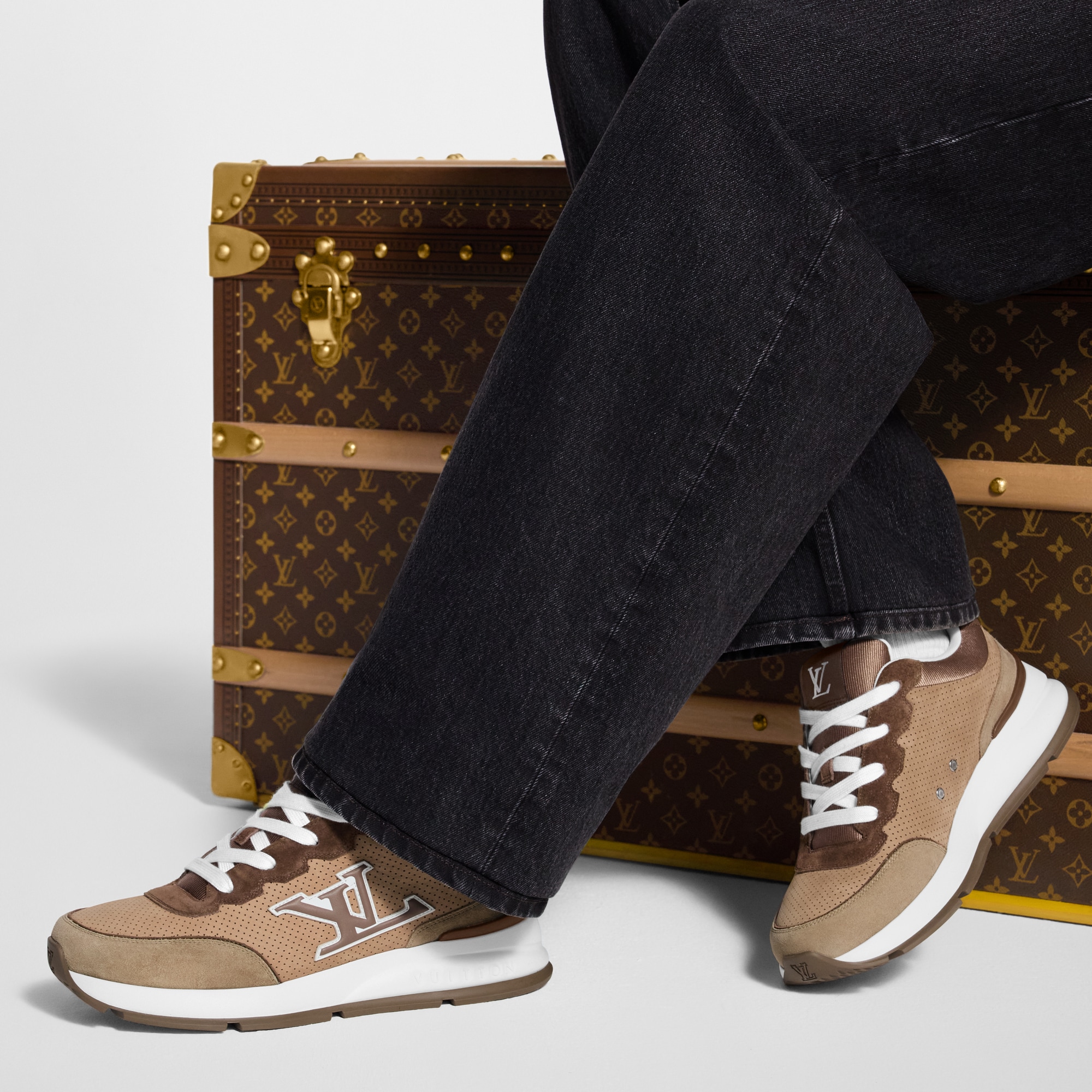  Shoes Sneakers LV Classic Sneaker | Louis Vuitton ® (Product zoom)