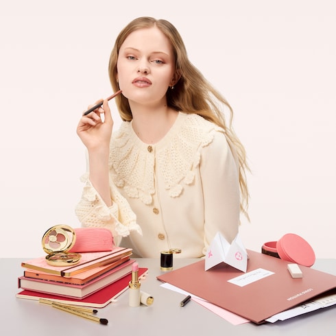 Les cadeaux beauté } LV Crayon - Crayon à Lèvres - 190 | Louis Vuitton ®