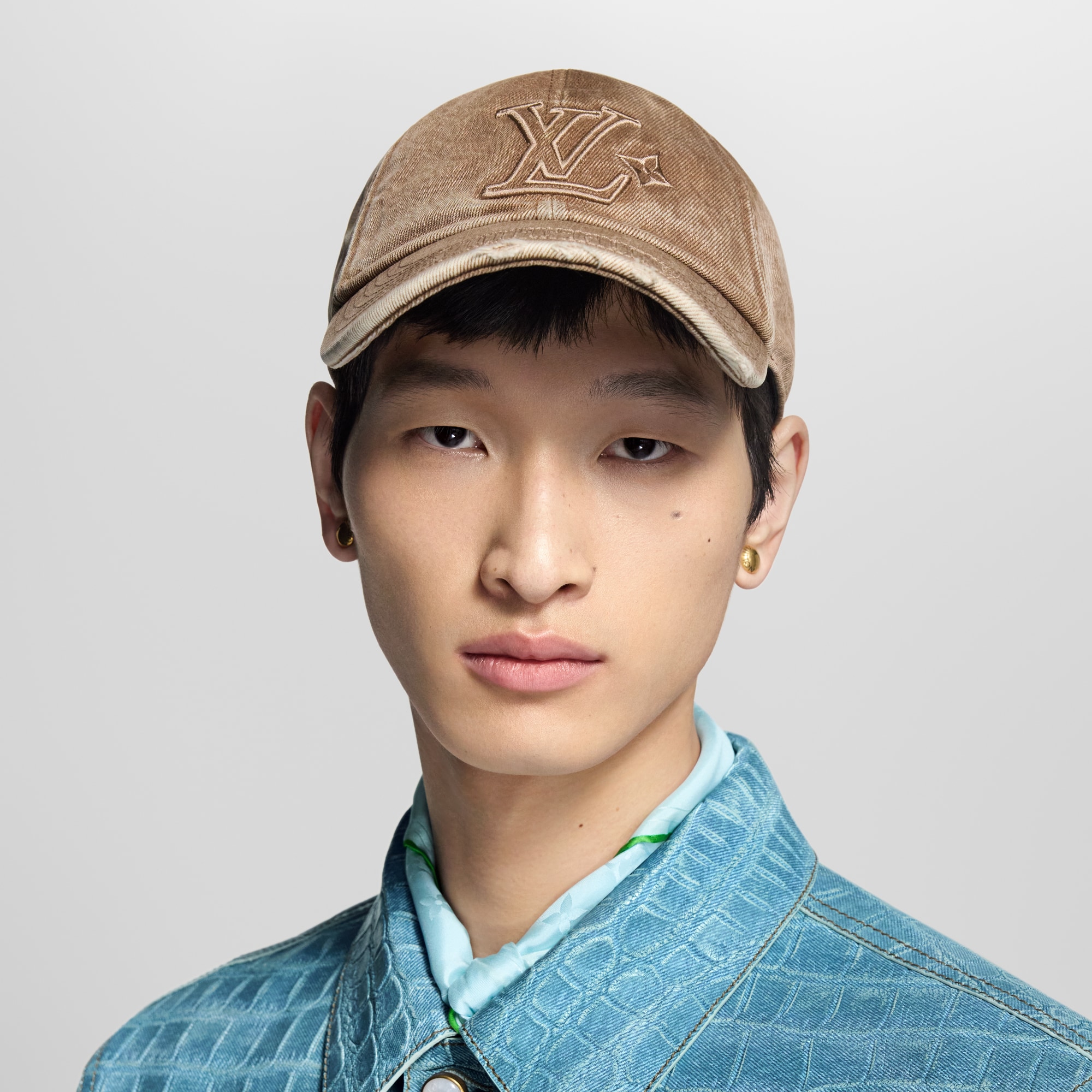 S00 Accessories Hats, Beanies and Gloves LV Denim Washed Cap | Louis Vuitton ® (Product zoom)