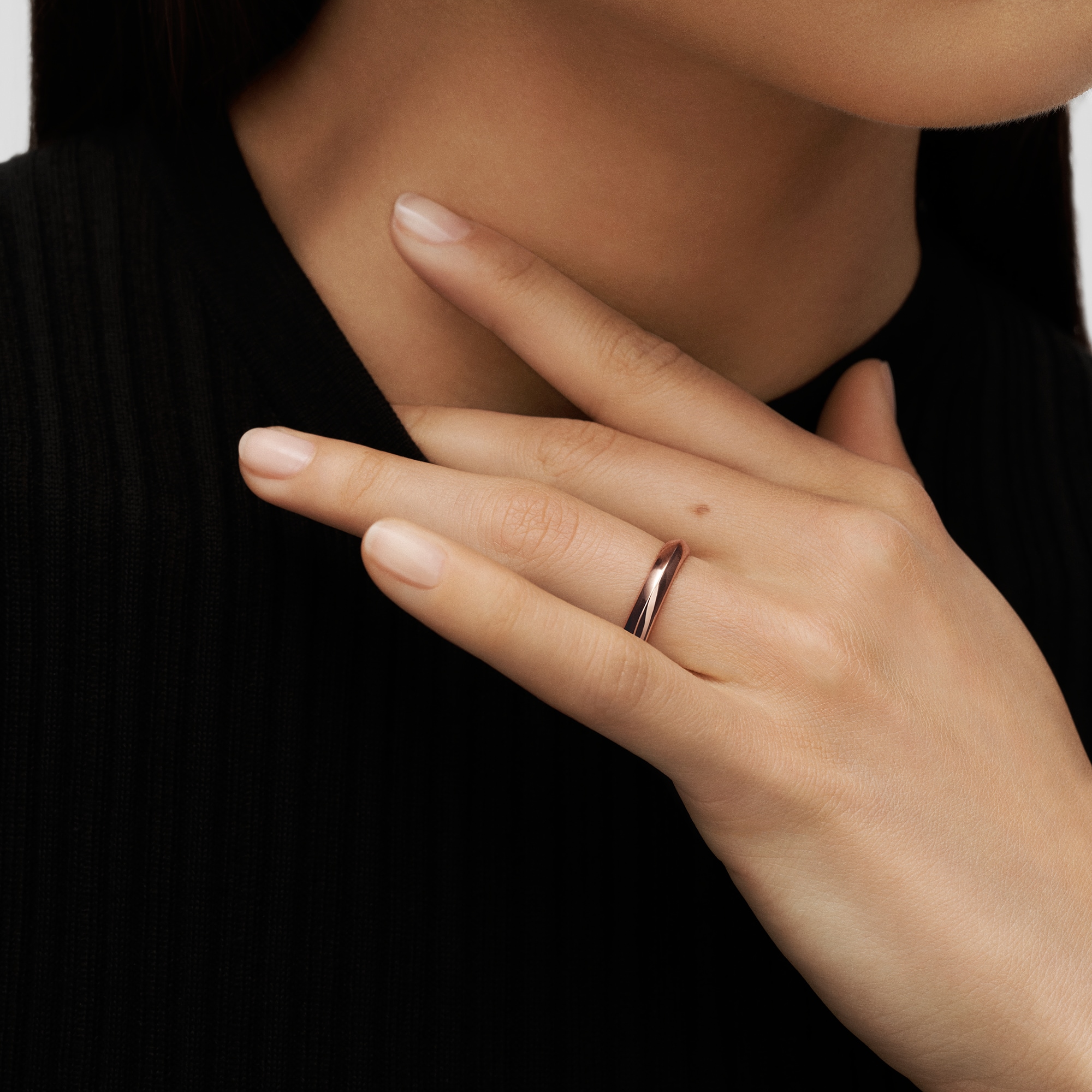  Categories Wedding Bands LV Diamonds 4mm Wedding Band, Pink Gold | Louis Vuitton ® (Product zoom)