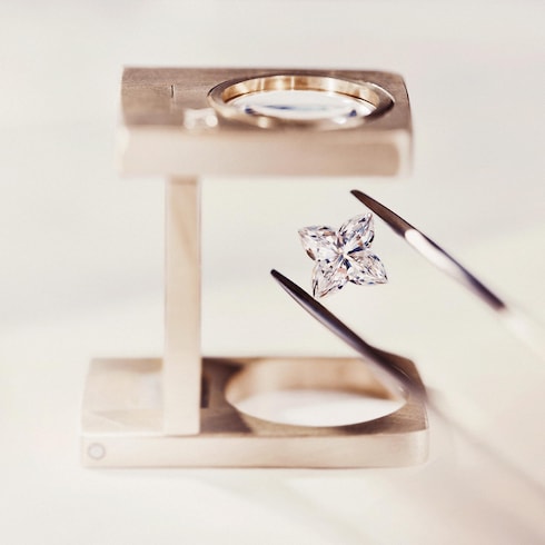Collections LV Diamonds LV Diamonds Pavé Solitaire, LV Monogram Star cut | Louis Vuitton ®
