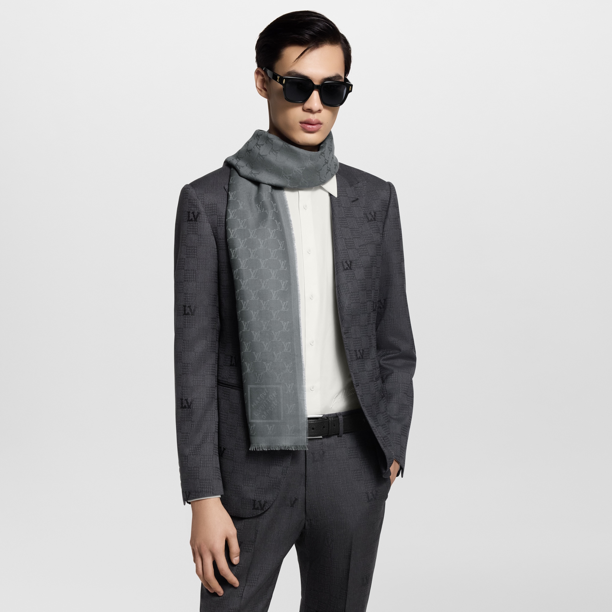 S00 Accessories Scarves LV Fishnet Stole | Louis Vuitton ® (Product zoom)