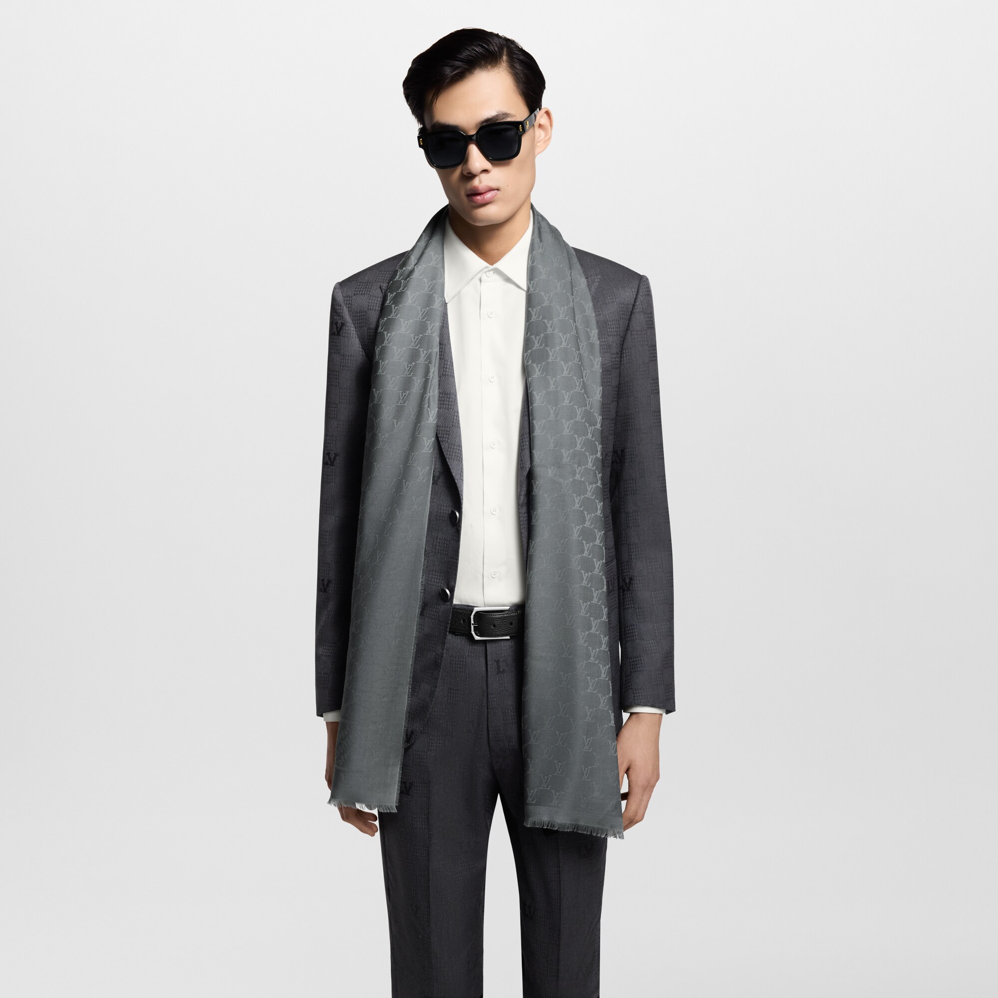 S00 Accessories Scarves LV Fishnet Stole | Louis Vuitton ® (Product zoom)