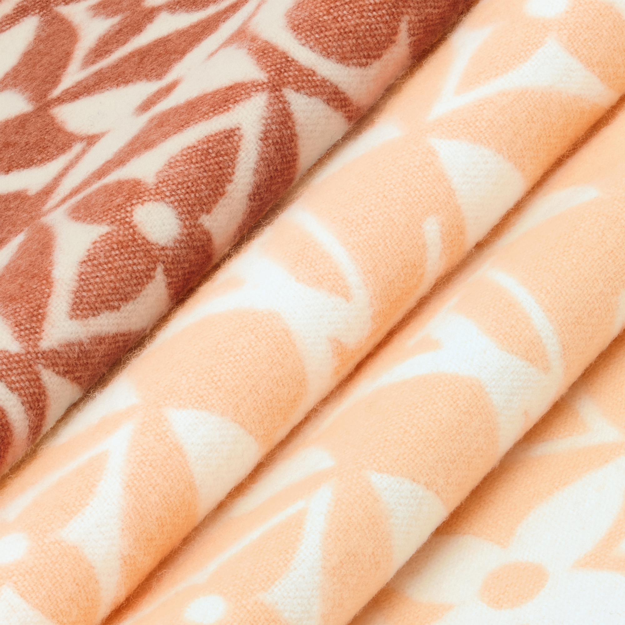 S00 Accessories Scarves  LV Frosty Gradient Scarf | Louis Vuitton ® (Product zoom)