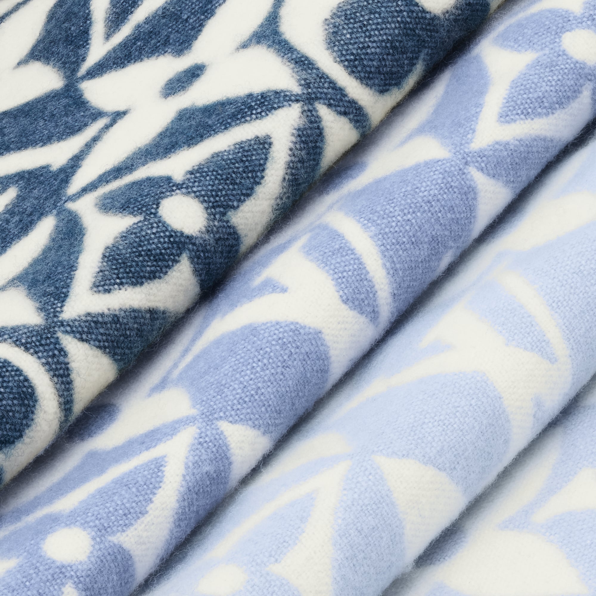 S00 Accessories Scarves  LV Frosty Gradient Scarf | Louis Vuitton ® (Product zoom)