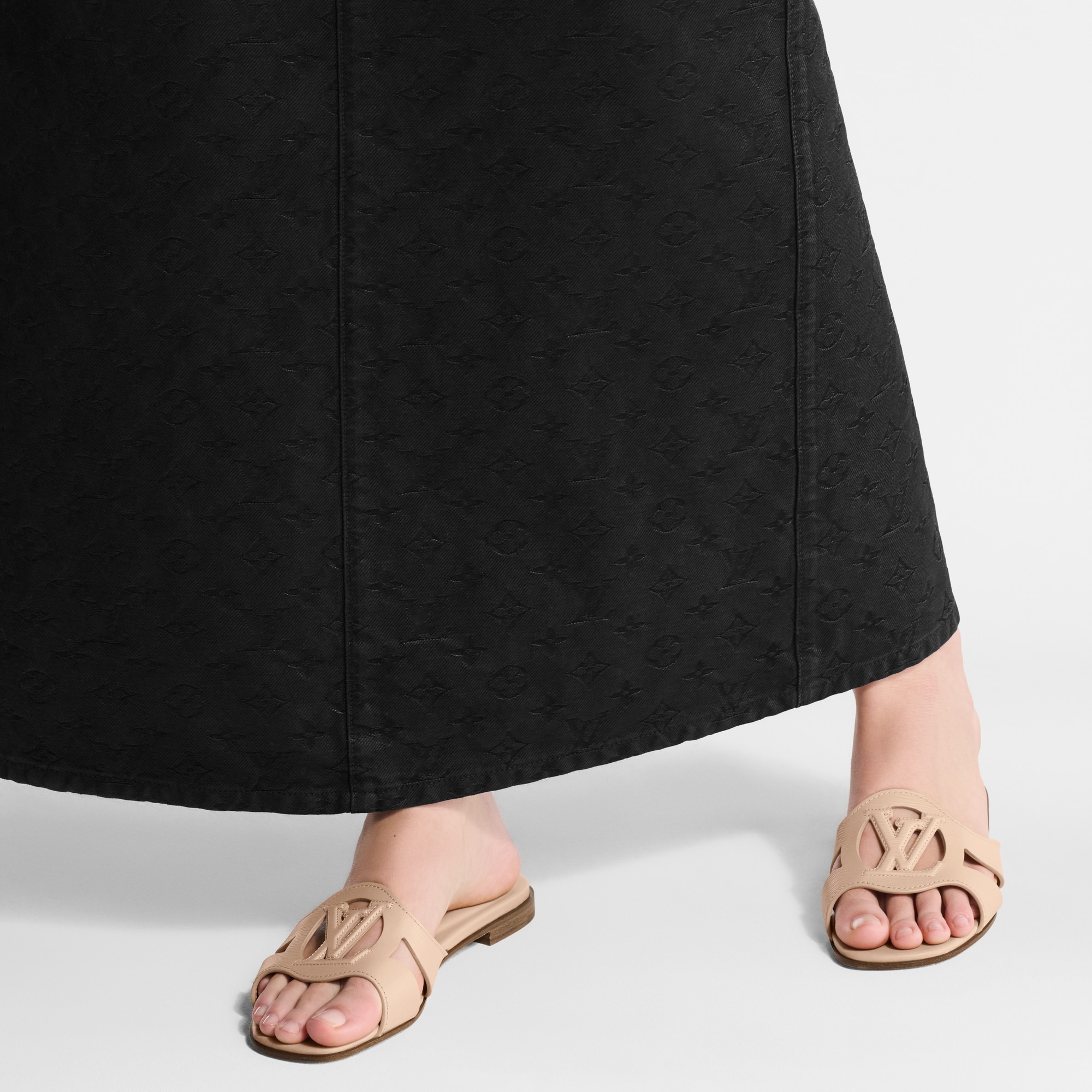  Shoes Mules and Slides LV Isola Flat Mule | Louis Vuitton ® (Product zoom)