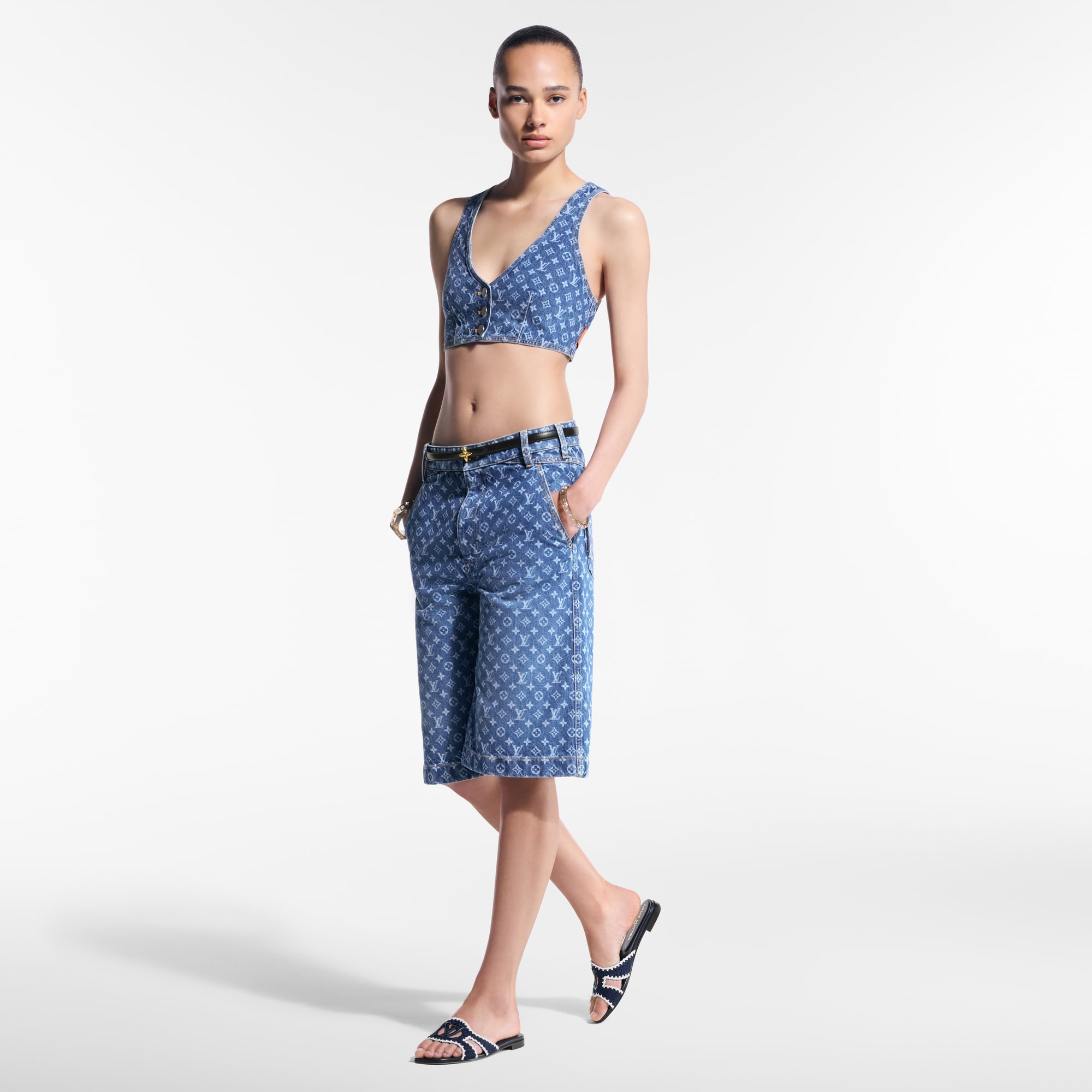  Shoes Mules and Slides LV Isola Flat Mule | Louis Vuitton ® (Product zoom)