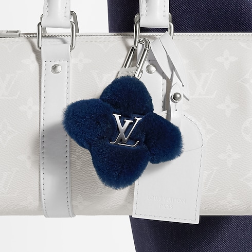 S00 Accessories Key Holders and Bag Charms LV Lucky Flower Bag Charm | Louis Vuitton ® (Product zoom)
