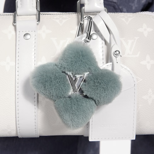 S00 Accessories Key Holders and Bag Charms LV Lucky Flower Bag Charm | Louis Vuitton ® (Product zoom)