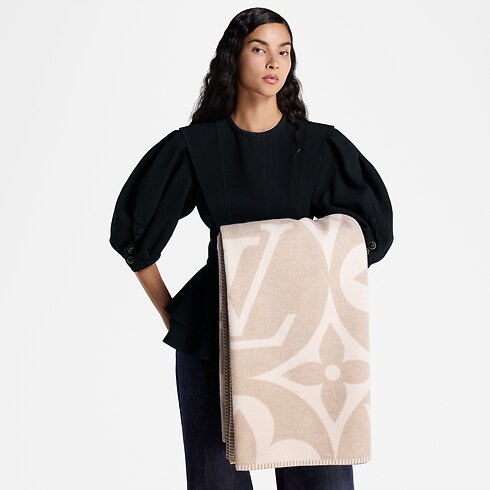 S00 Accessories Home Accessories LV Medallion Blanket | Louis Vuitton ® (Product zoom)