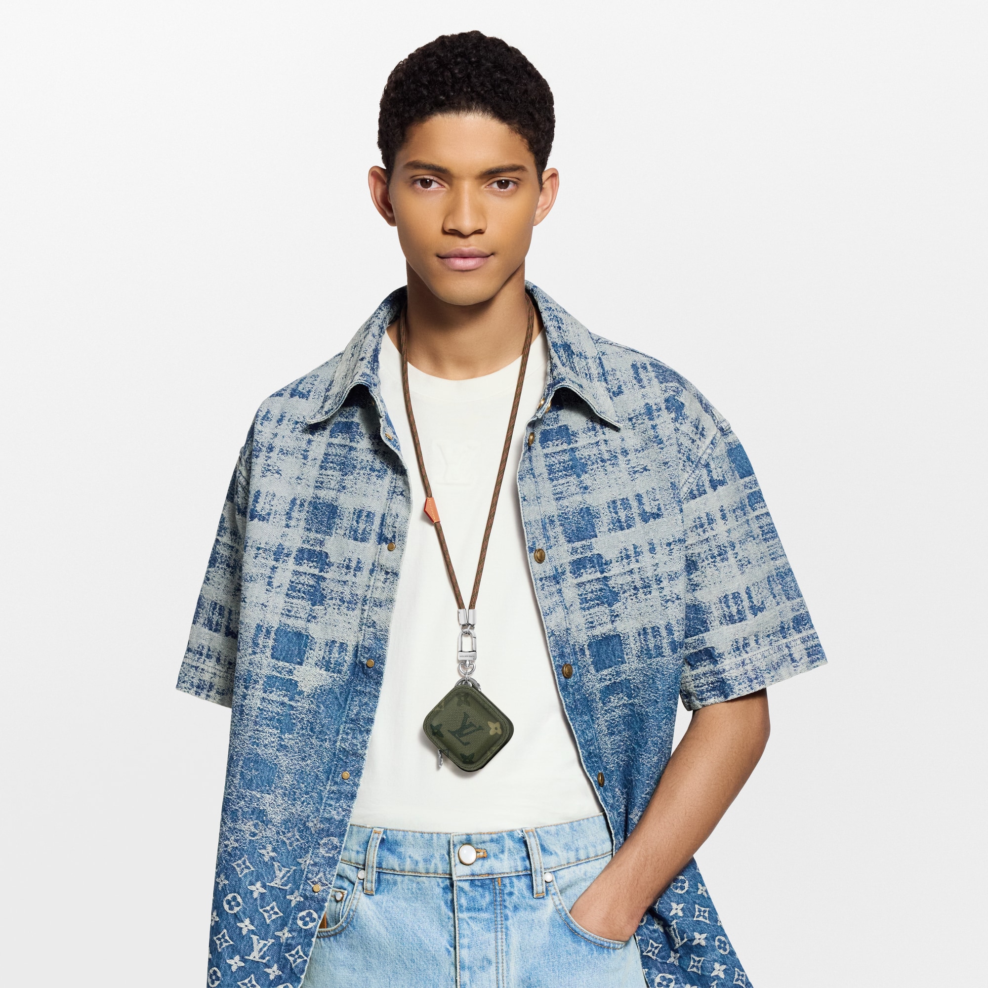 S00 Accessories Key Holders and Bag Charms LV Pods Key Holder and Bag Charm | Louis Vuitton ® (Product zoom)