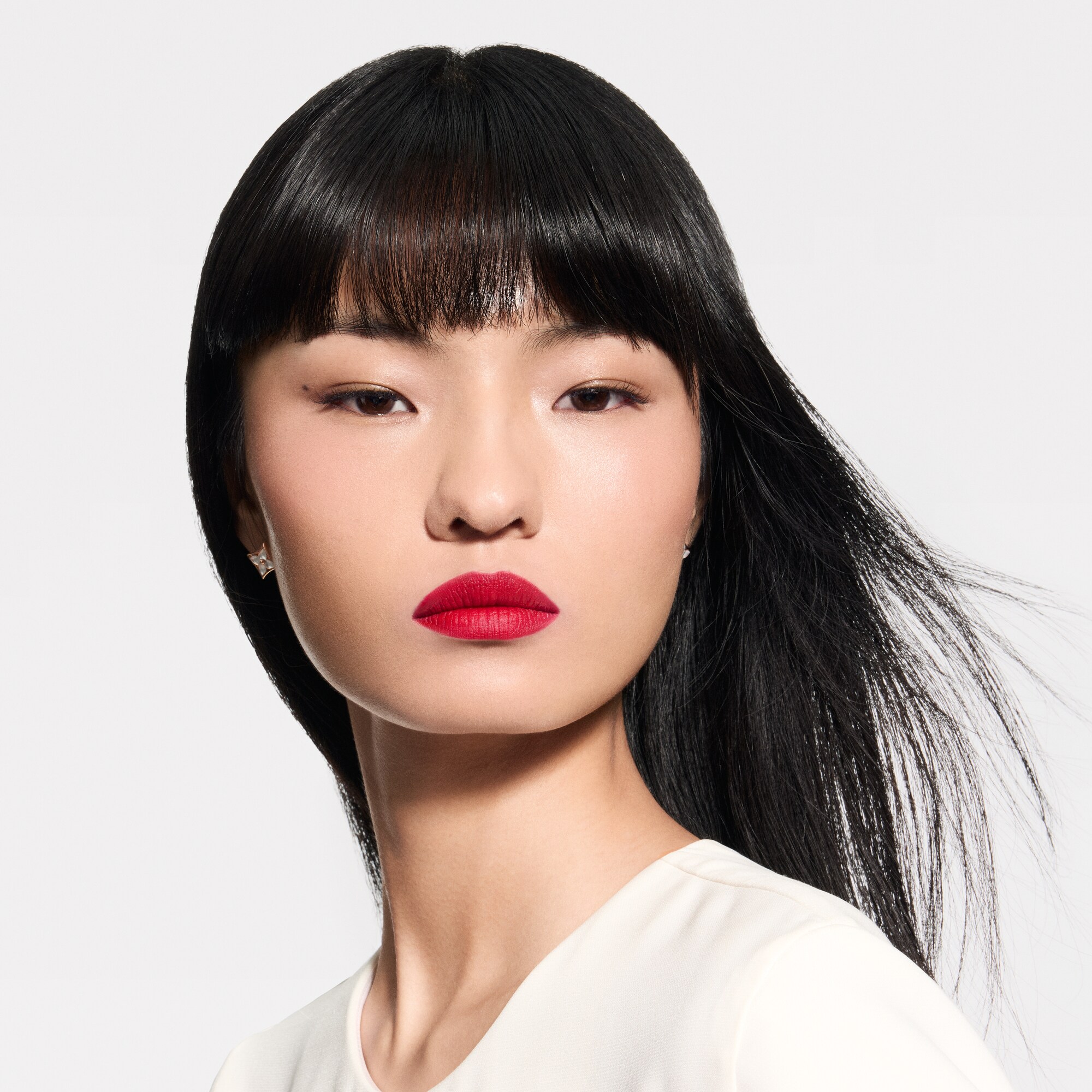  Lèvres } LV Rouge - Recharge de rouge à lèvres mat | Louis Vuitton ® (Zoom produit)