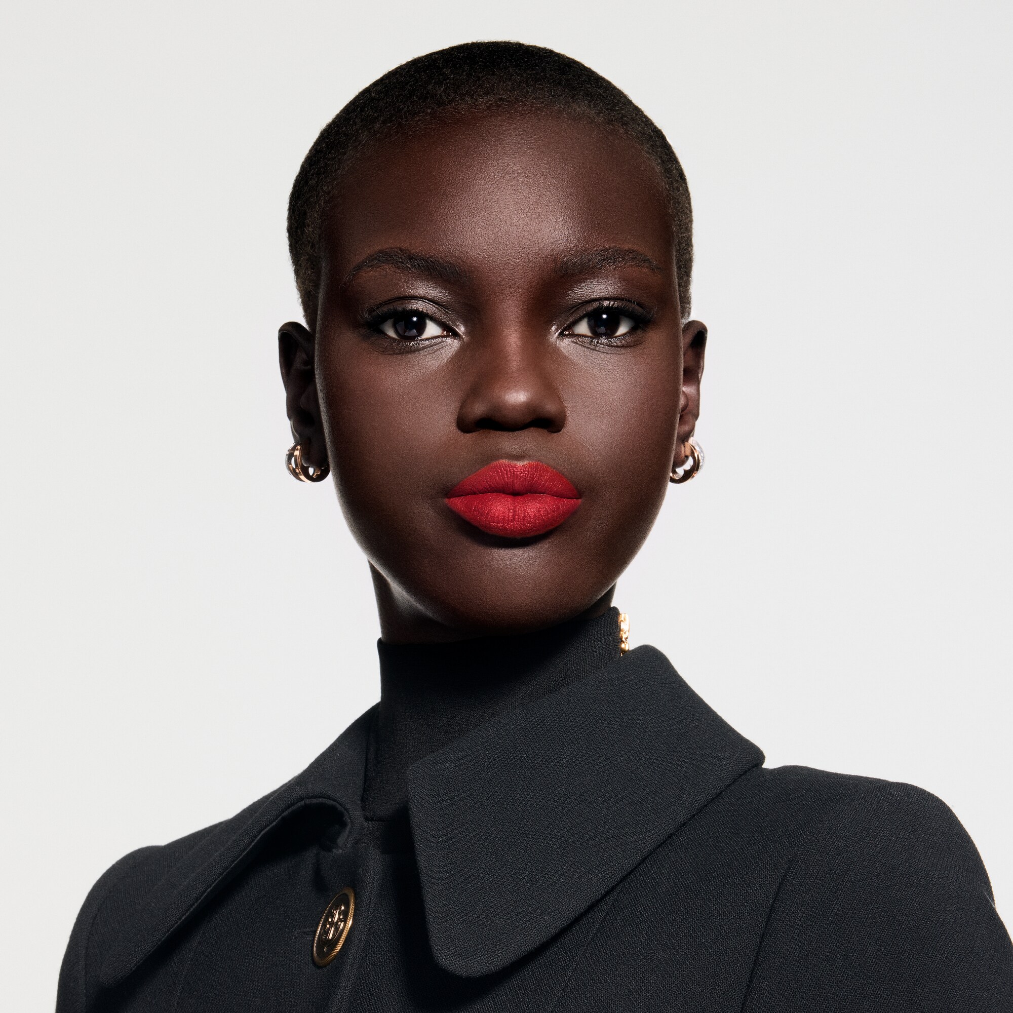  Lèvres } LV Rouge - Recharge de rouge à lèvres mat | Louis Vuitton ® (Zoom produit)