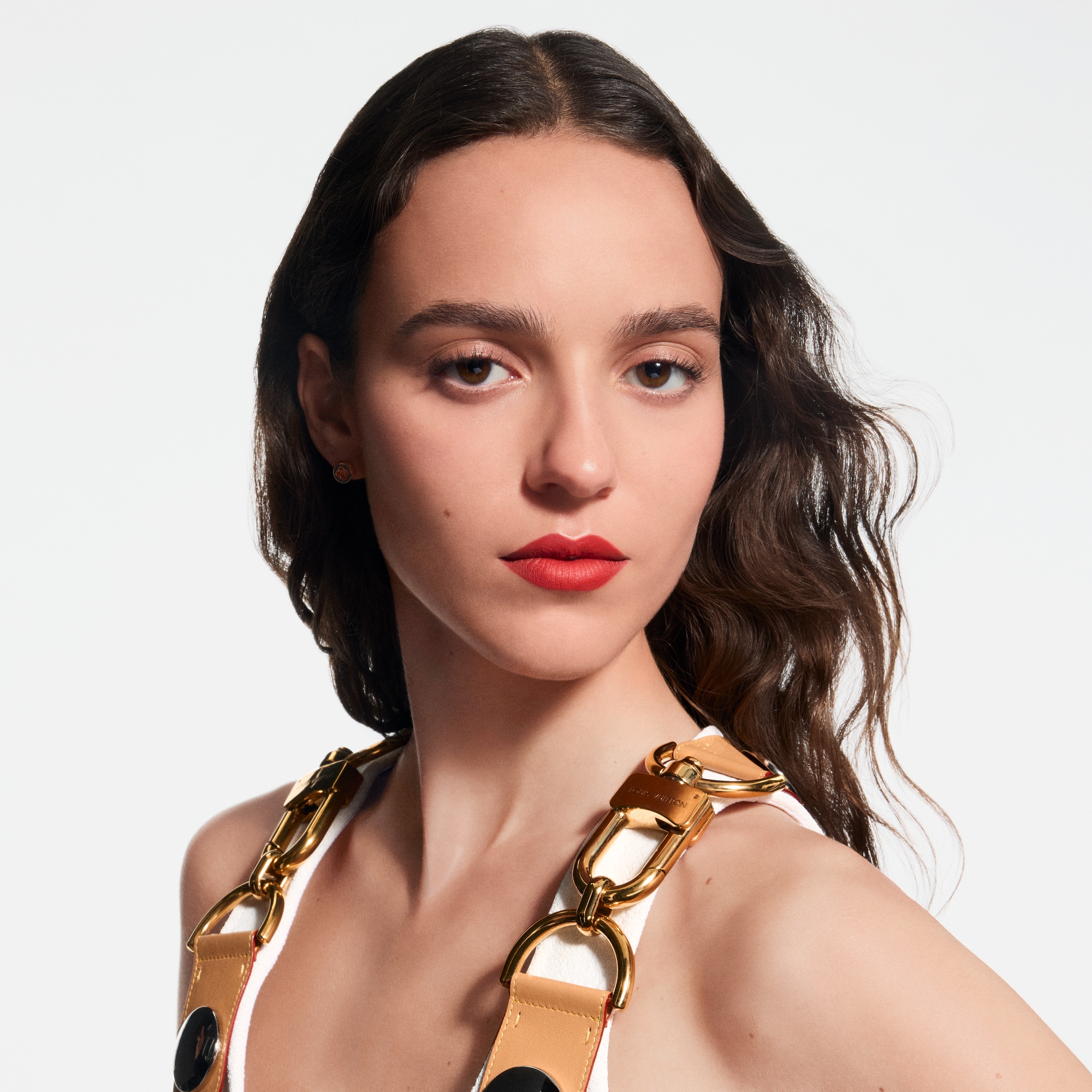  Lèvres } LV Rouge - Recharge de rouge à lèvres mat | Louis Vuitton ® (Zoom produit)