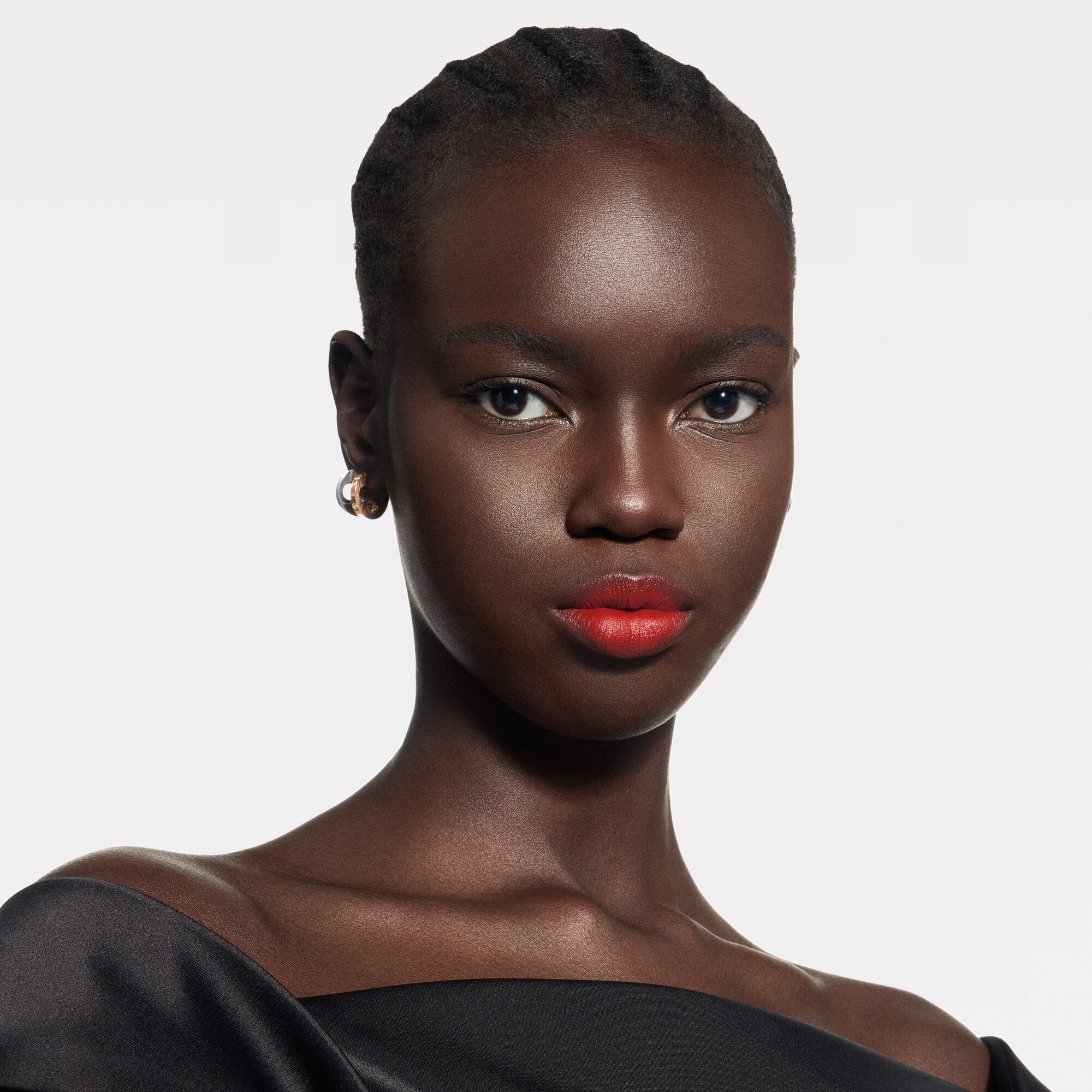  Lèvres } LV Rouge - Recharge de rouge à lèvres mat | Louis Vuitton ® (Zoom produit)