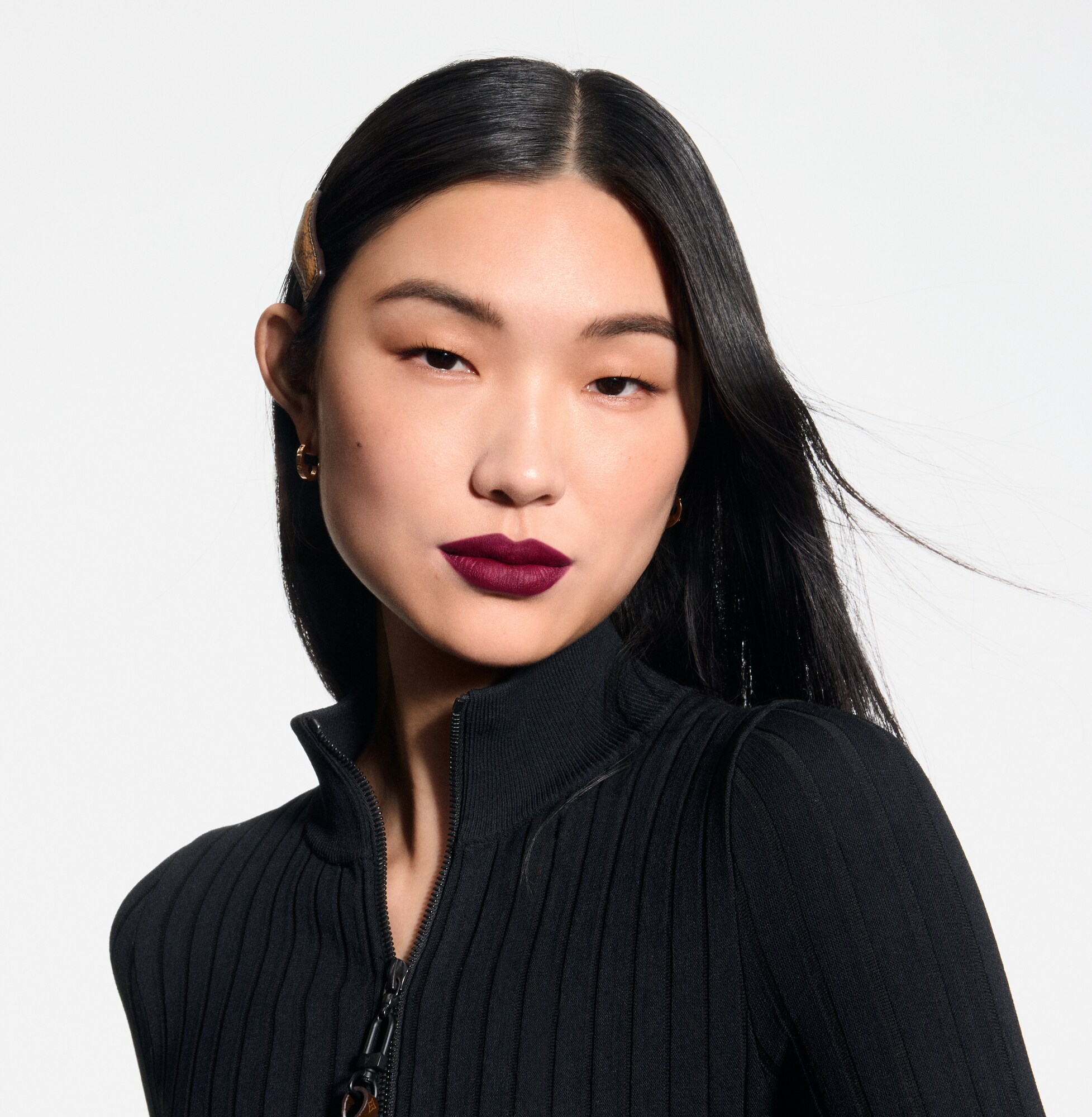  Lèvres } LV Rouge - Recharge de rouge à lèvres mat | Louis Vuitton ® (Zoom produit)