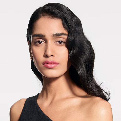 Lèvres } LV Rouge - Recharge de rouge à lèvres satin | Louis Vuitton ® (Zoom produit)