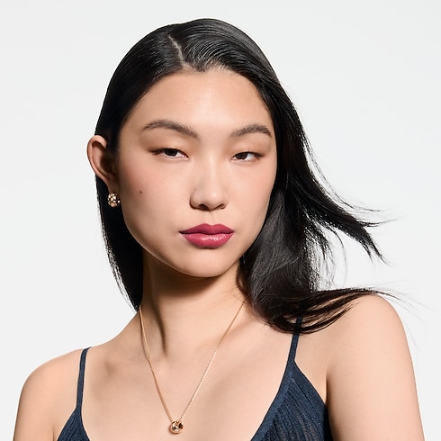 Lèvres } LV Rouge - Recharge de rouge à lèvres satin | Louis Vuitton ® (Zoom produit)