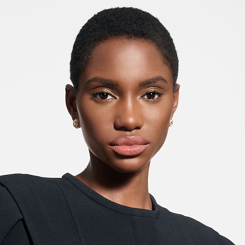 Lèvres } LV Rouge - Recharge de rouge à lèvres satin | Louis Vuitton ® (Zoom produit)