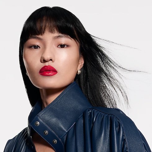 Lèvres } LV Rouge - Recharge de rouge à lèvres satin | Louis Vuitton ® (Zoom produit)