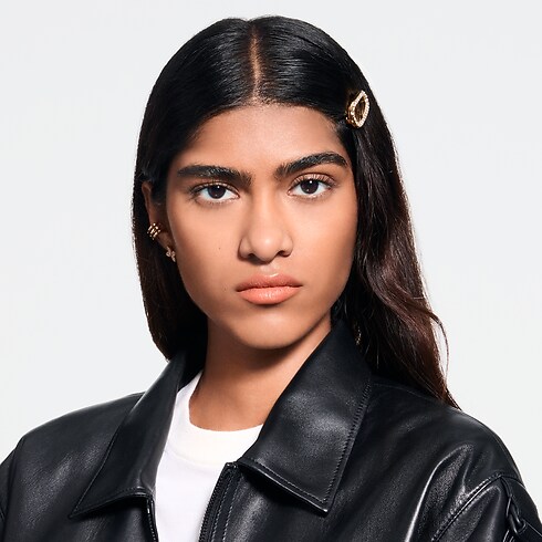 Lèvres } LV Rouge - Recharge de rouge à lèvres satin | Louis Vuitton ® (Zoom produit)