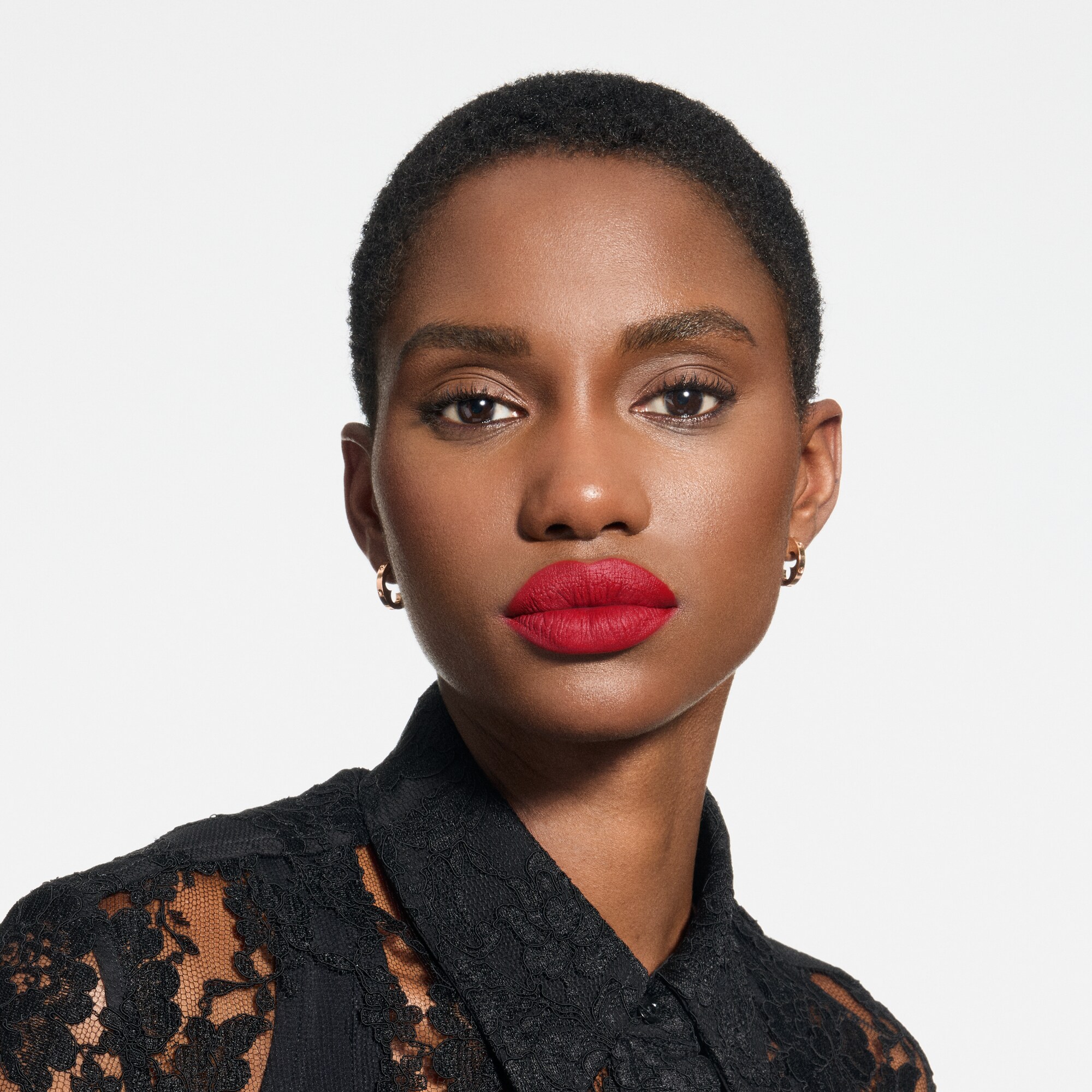  Lèvres } LV Rouge - Rouge à lèvres mat | Louis Vuitton ® (Zoom produit)