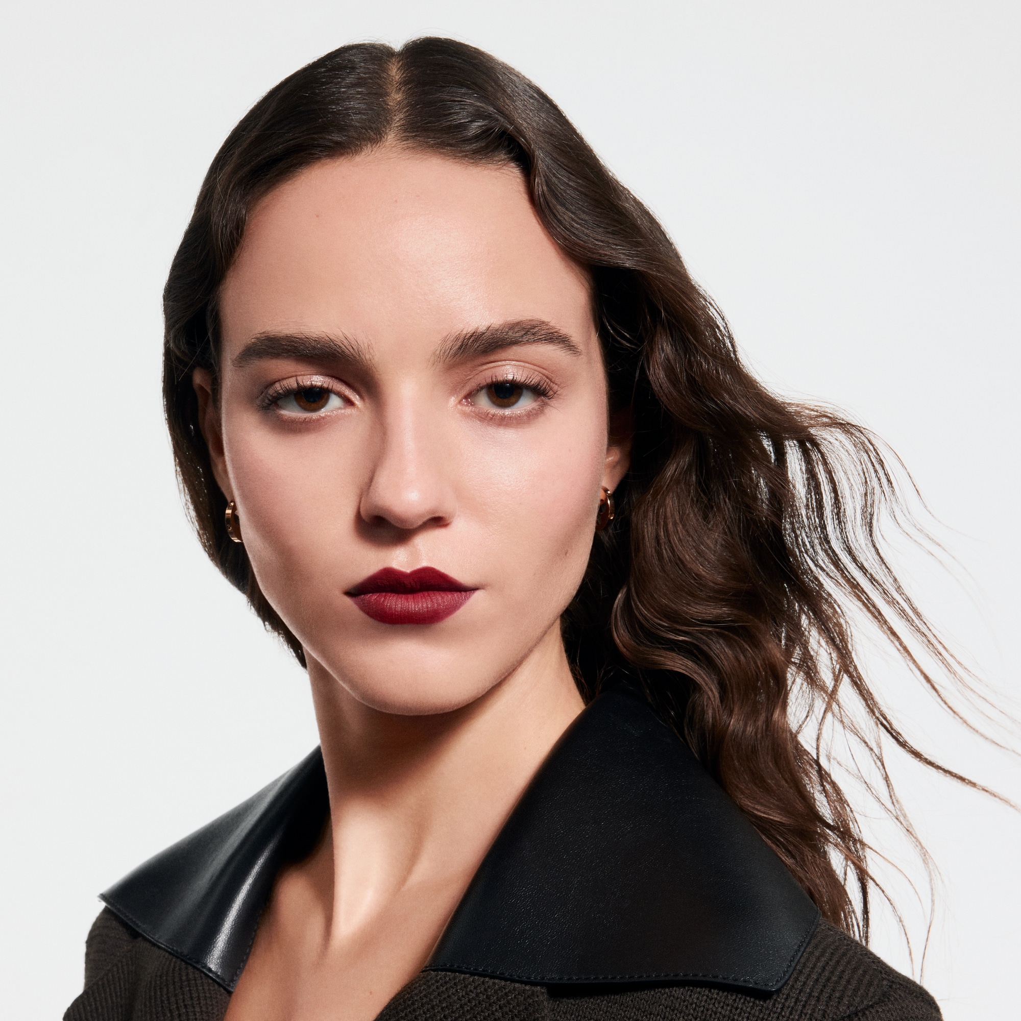  Lèvres } LV Rouge - Rouge à lèvres mat | Louis Vuitton ® (Zoom produit)