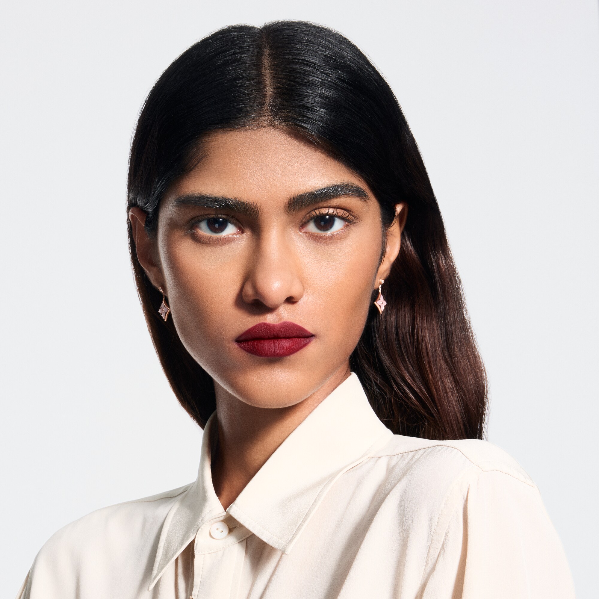  Lèvres } LV Rouge - Rouge à lèvres mat | Louis Vuitton ® (Zoom produit)