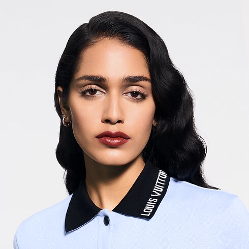 Lèvres } LV Rouge - Rouge à lèvres satin | Louis Vuitton ® (Zoom produit)