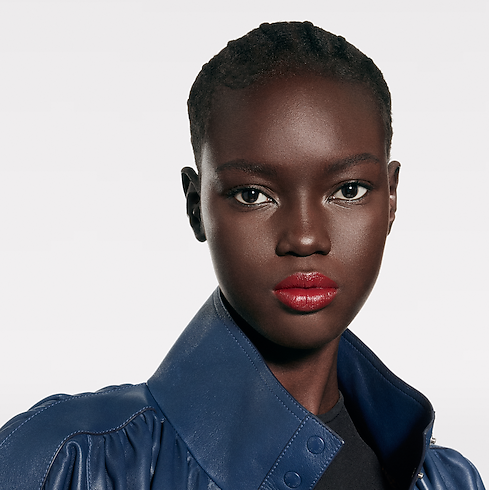 Lèvres } LV Rouge - Rouge à lèvres satin | Louis Vuitton ® (Zoom produit)