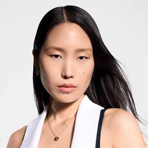 Lèvres } LV Rouge - Rouge à lèvres satin | Louis Vuitton ® (Zoom produit)