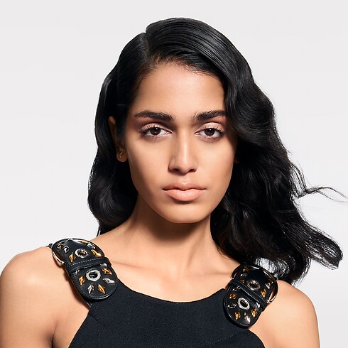 Lèvres } LV Rouge - Rouge à lèvres satin | Louis Vuitton ® (Zoom produit)