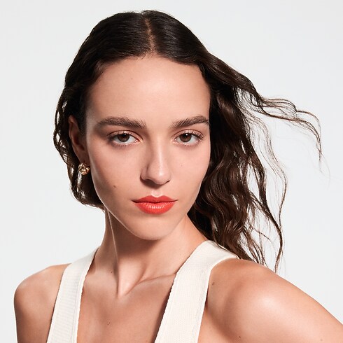 Lèvres } LV Rouge - Rouge à lèvres satin | Louis Vuitton ® (Zoom produit)