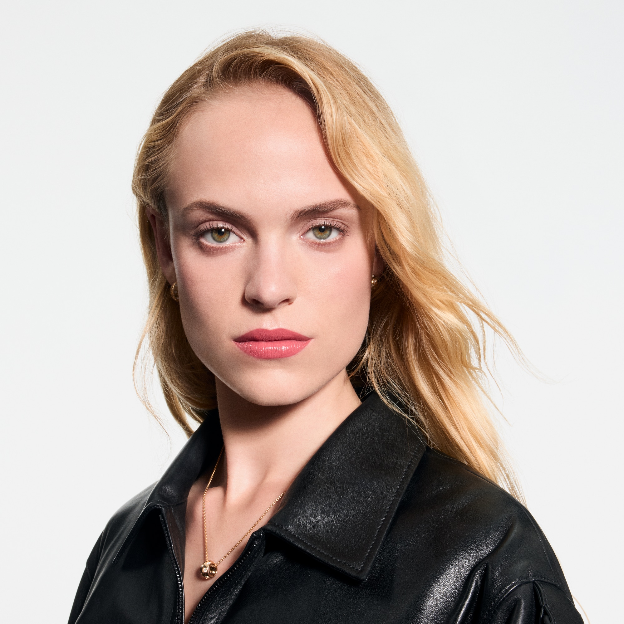  Lips } LV Rouge - Satin Lipstick | Louis Vuitton ® (Product zoom)