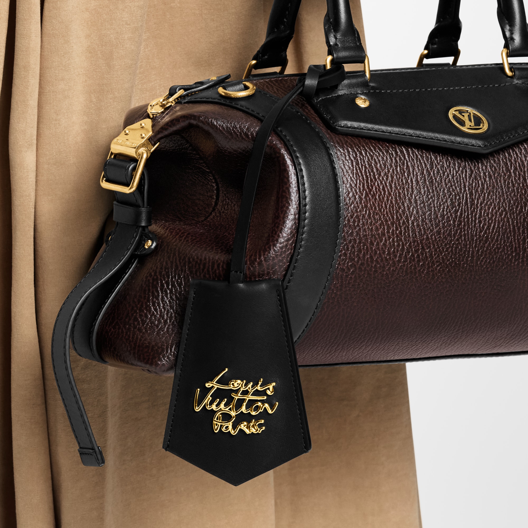 S00 Accessories Key Holders and Bag Charms LV Script Cloche Clés Bag Charm | Louis Vuitton ® (Product zoom)