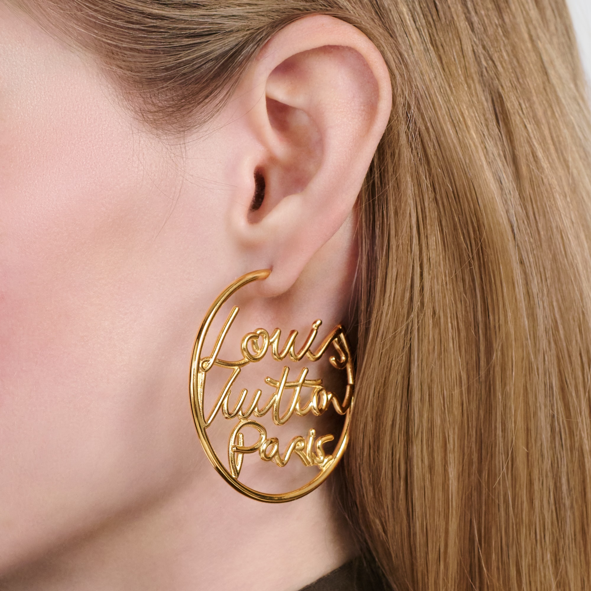 S00 Fashion Jewelry All Fashion Jewelry LV Script Earrings | Louis Vuitton ® (Product zoom)
