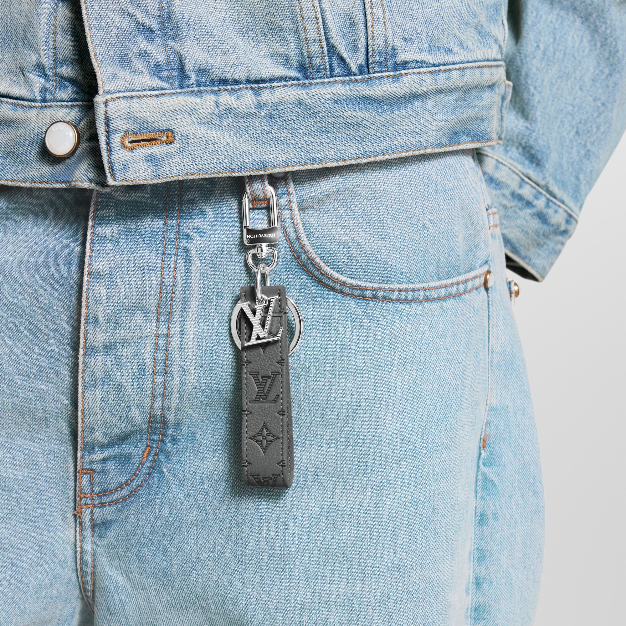 S00 Accessories Key Holders and Bag Charms LV Shadow Dragonne Key Holder And Bag Charm | Louis Vuitton ® (Product zoom)