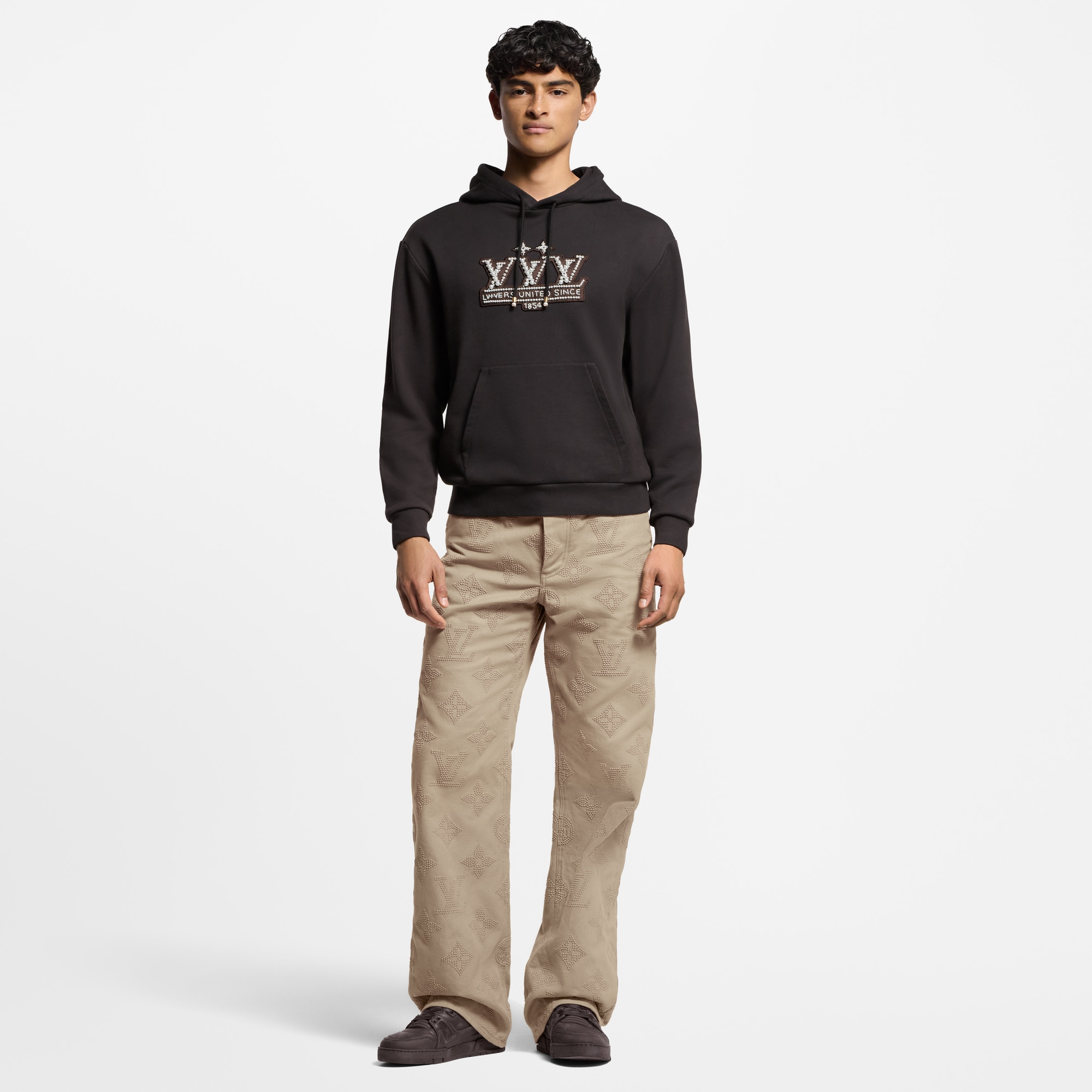  Shoes Sneakers LV Trainer Distressed Sneaker | Louis Vuitton ® (Product zoom)