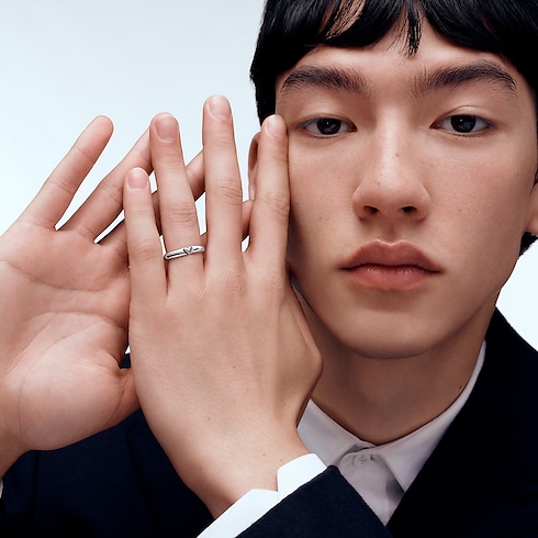 Categories All Fine Jewelry LV Volt Multi Wedding Band, White Gold | Louis Vuitton ® (Product zoom)