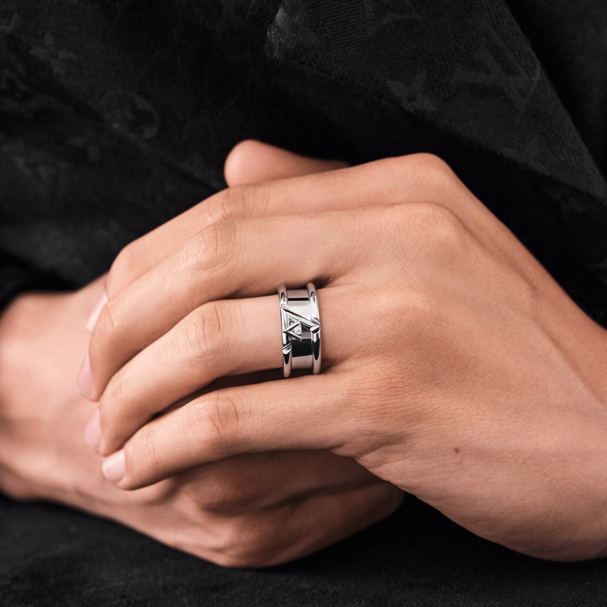  Categories All Fine Jewelry LV Volt One Band Ring, White Gold And Diamond | Louis Vuitton ® (Product zoom)